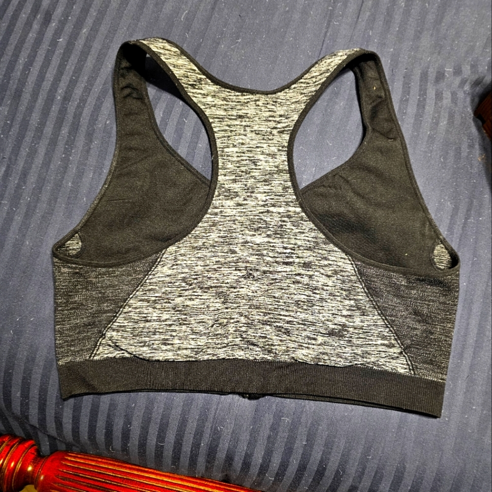 WOMEN'S seamless zippered front closure sports bra size XXXL/3XG